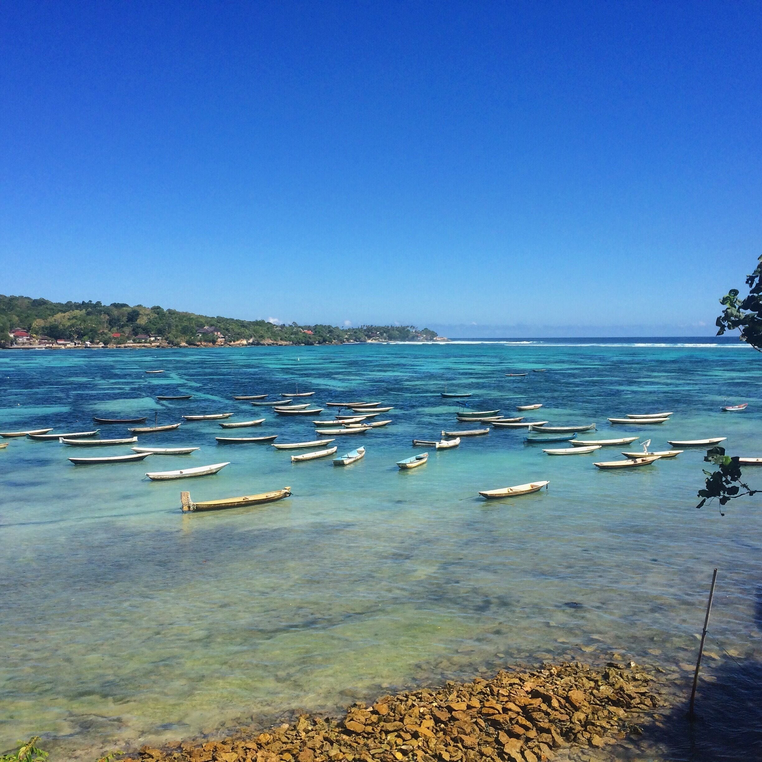 What an amazing Island is Lembongan, off the coast from Lombok, in Indonesia. Breathtaking sceneries, crystal blue waters, and a still very authentic feel about it.
#indonesia #nusalembongan #blue 