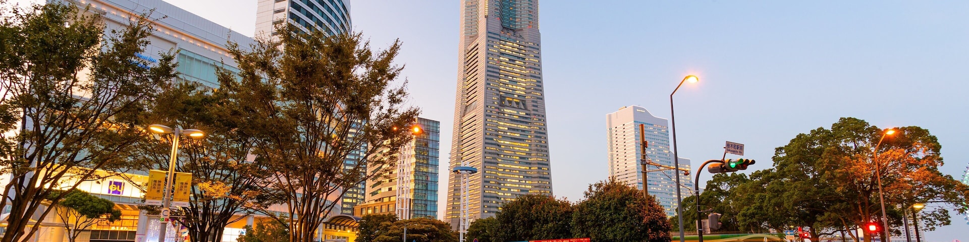 Sakuragichō featuring a sunset, a skyscraper and a city
