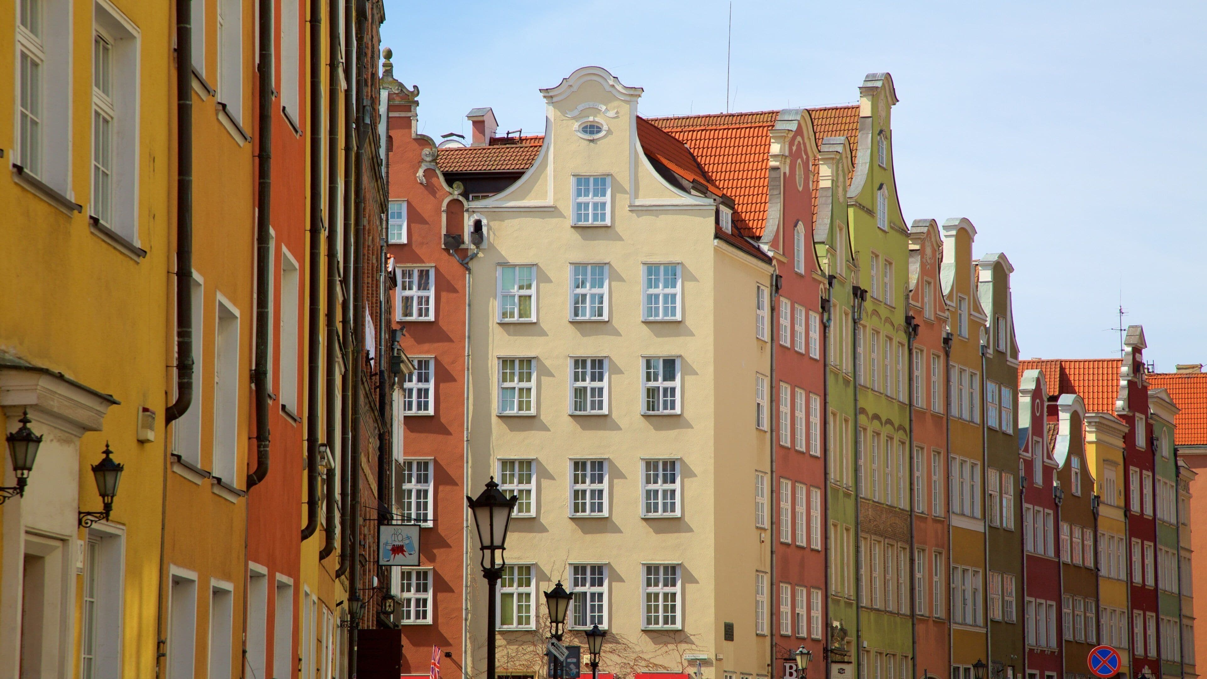Old Town Gdańsk showing heritage elements and a city