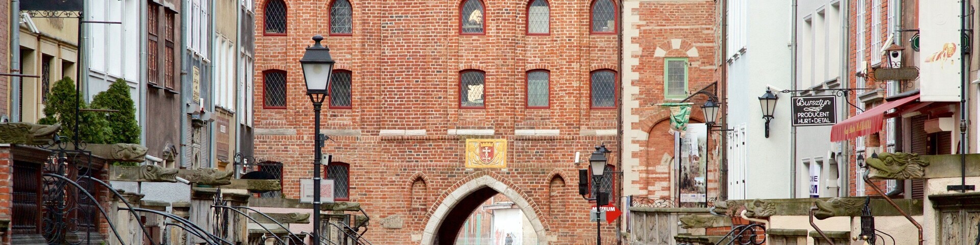 Old Town Gdańsk featuring a city, street scenes and heritage elements