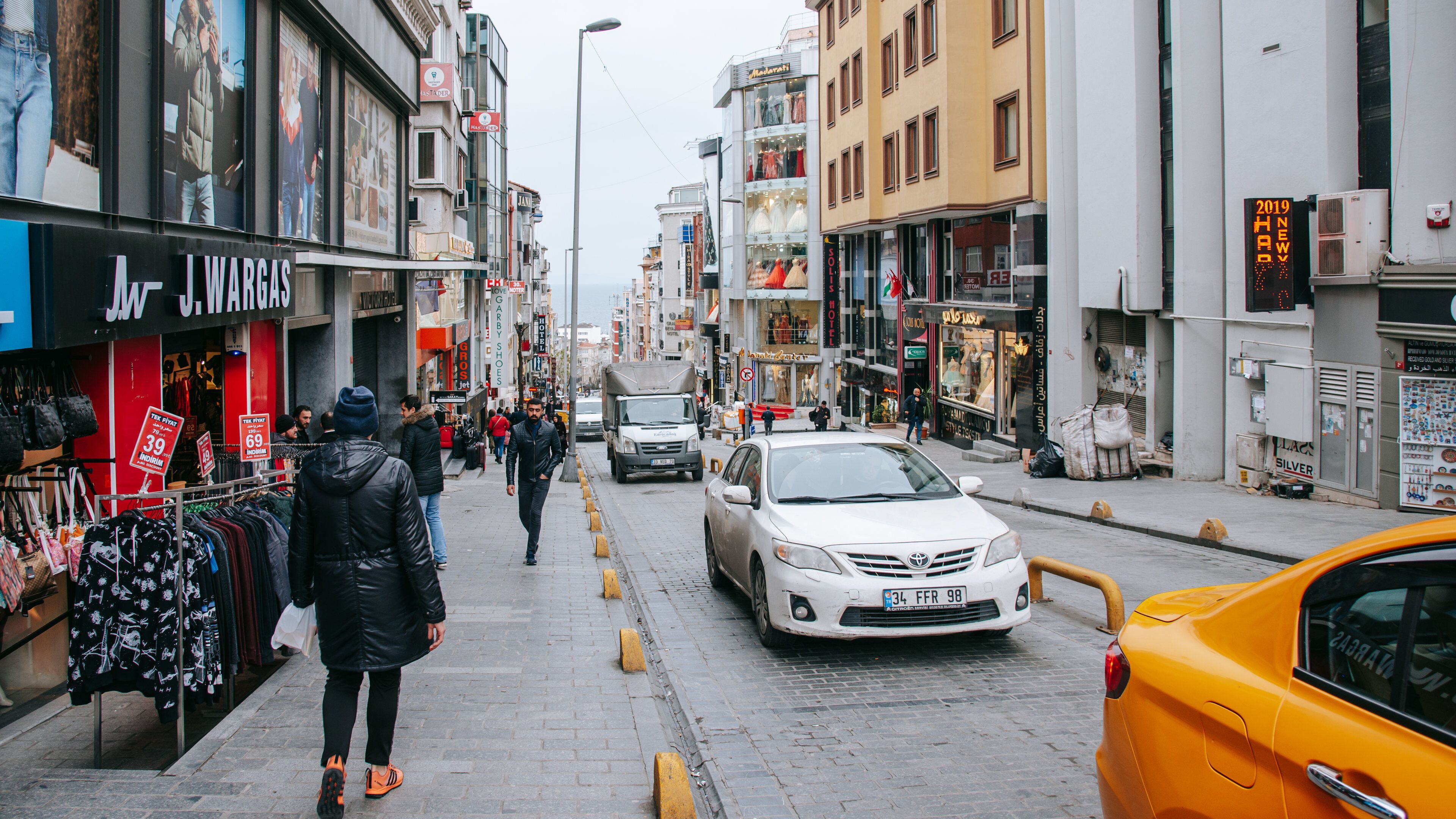 Beyazit featuring street scenes and a city