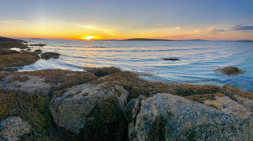 Best Beach on the Isle of North Harris, make sure you visit Berneray and Struan Cottages. Absolutely no facilities you must be self contained.
Isle of, Clachan Sands, Isle of North Uist HS6 5AY, UK.https://www.google.com/maps/place/Clachan+Sands+Camping+Area/@57.6717005,-7.2480185,781m/data=!3m2!1e3!4b1!4m5!3m4!1s0x488d11d649e331e1:0x58ab22974e04bce0!8m2!3d57.6717007!4d-7.2458301