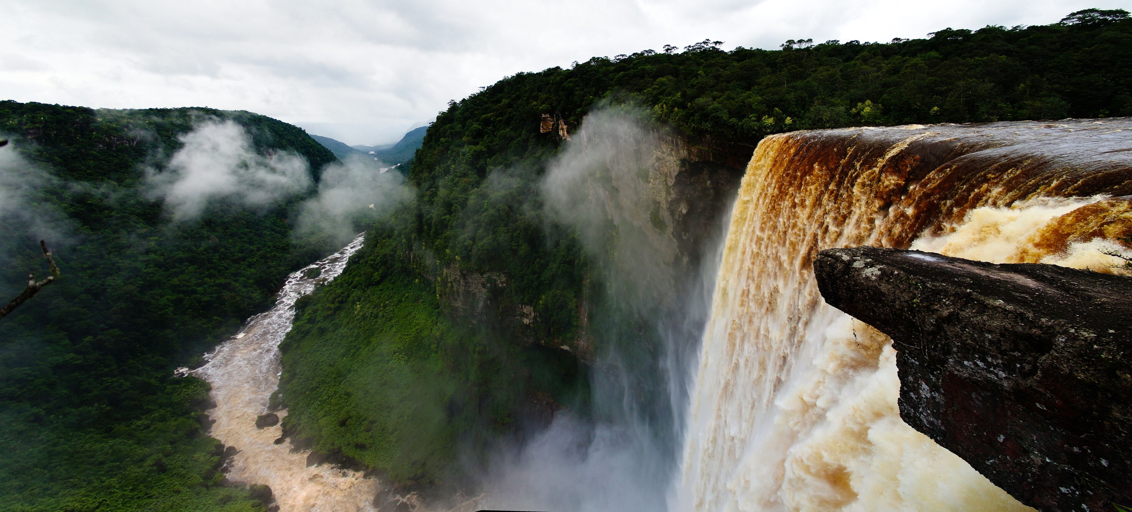 Kaieteur waterfall, one of the tallest falls in the world, potaro river Guyana