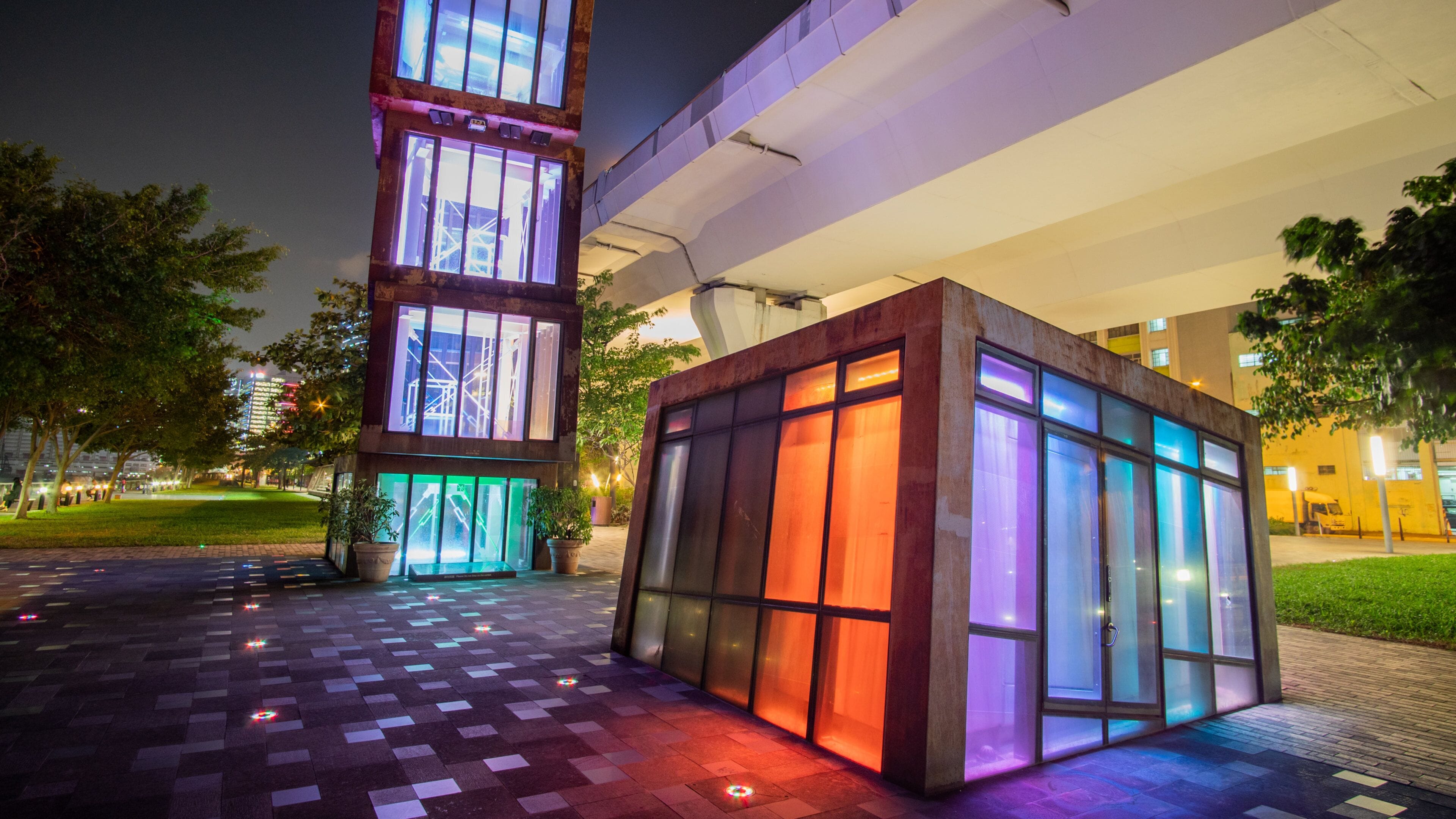 Kwun Tong Promenade featuring night scenes