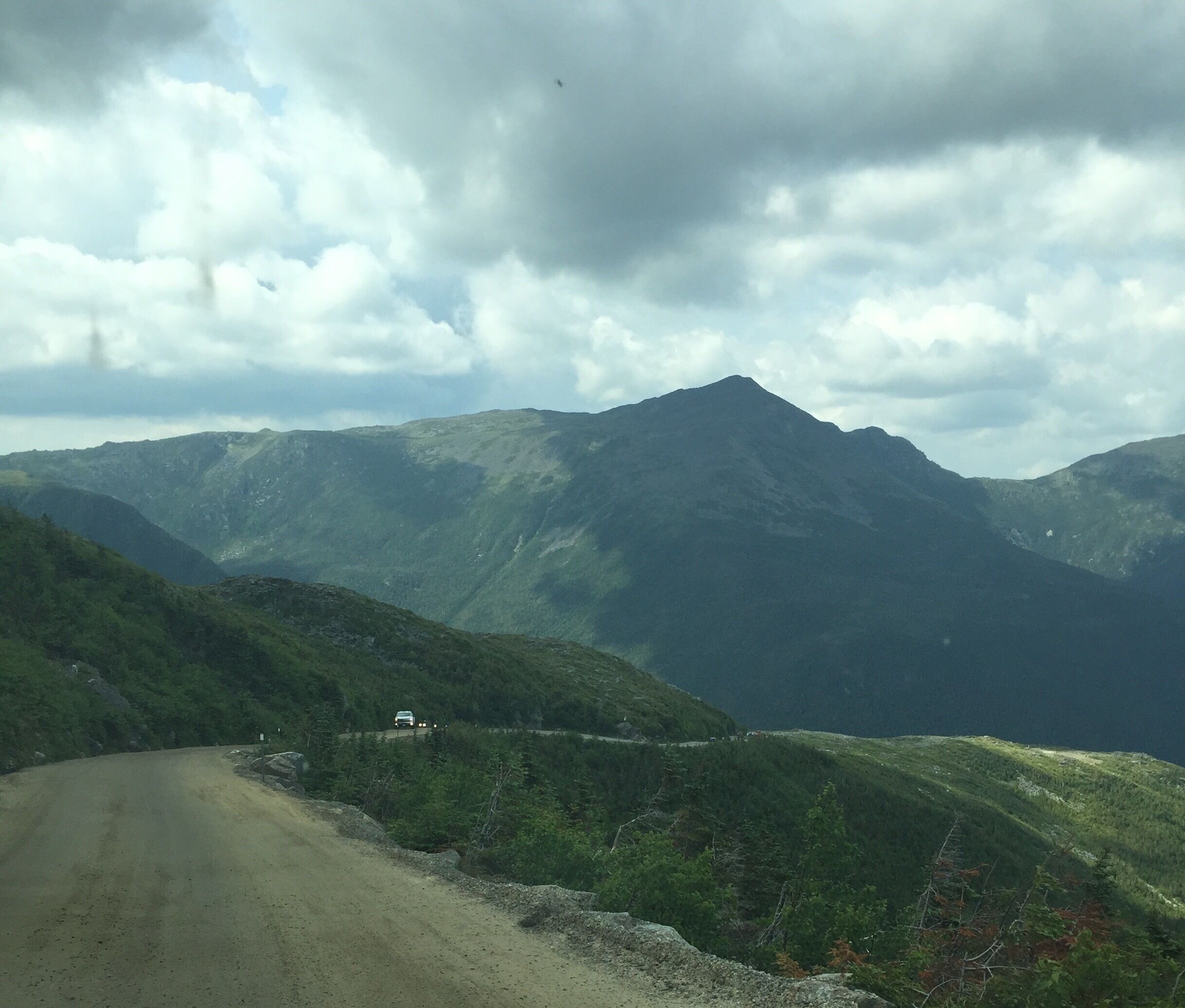 What a magical place Mt. Washington is!! Was not expecting to be so nervous on the "double lane" road that leads up to the summit mountain camp, 8 miles in total but at least 4 are extremely dangerous travel on tight mountain roads with certain death if u happen to go off the side.. Leading to a elevation around 6300 feet, the highest point in the north east!!! 
