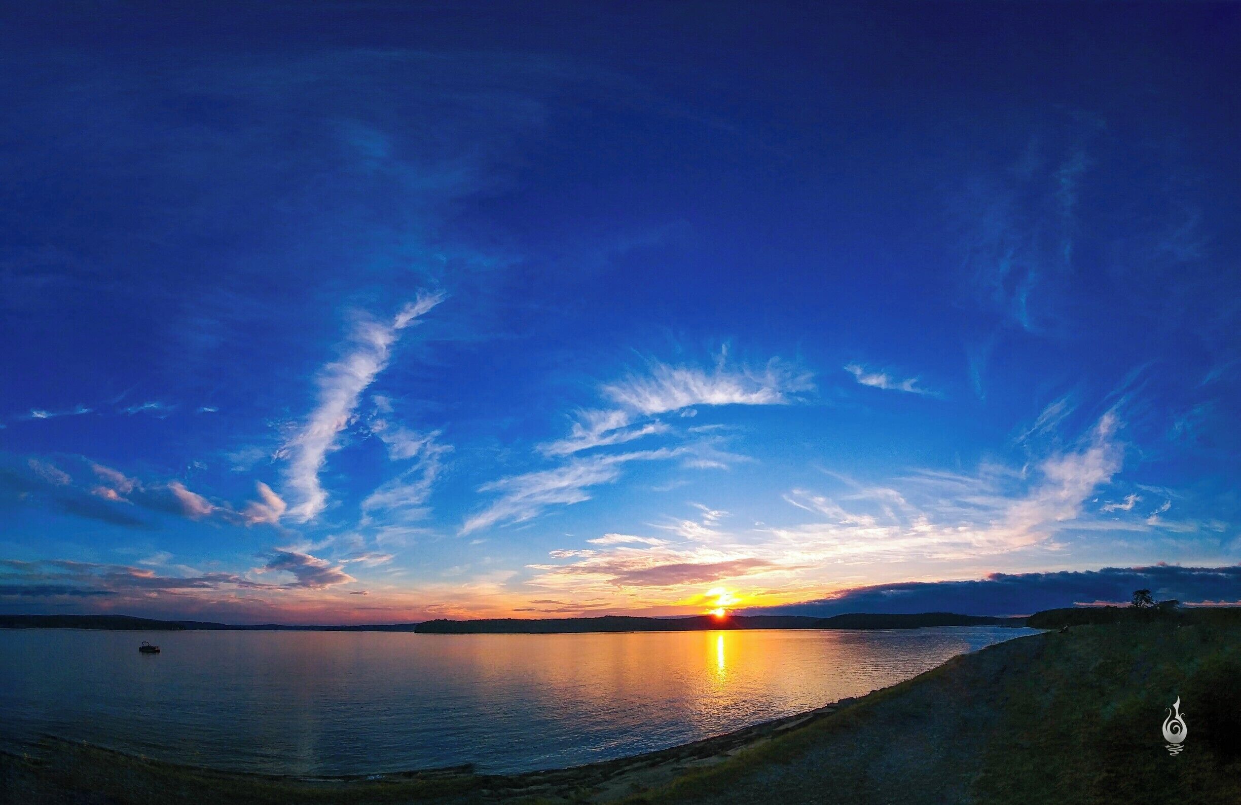 Gorgeous sapphire sunset over Lake Wallenpaupack, PA.

#Parks
#BvSParks
#BVSBlue
