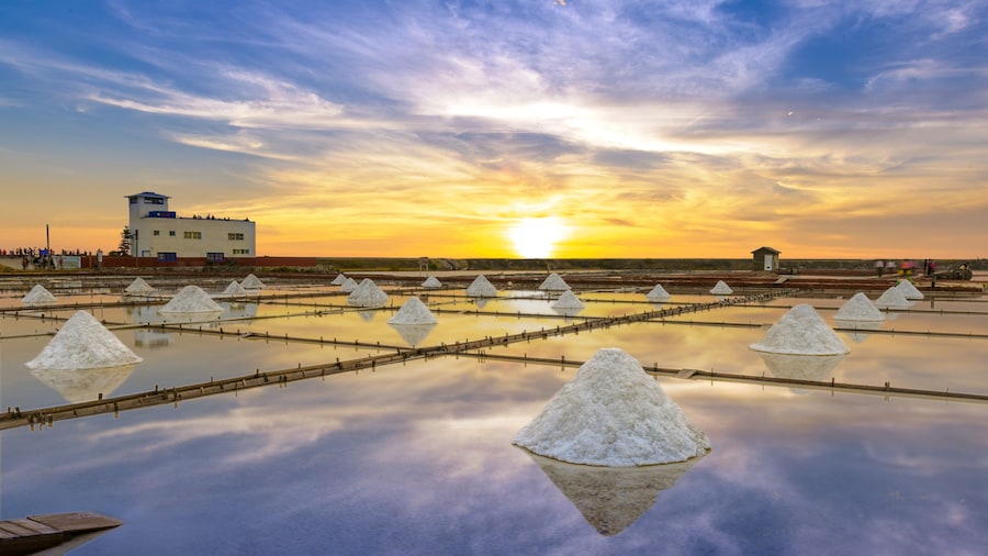 Salt pans in Jingzaijiao, Tainan, Taiwan; Shutterstock ID 1046692330; Job: Hotels.com Go Guides; Purchase Order: SP-2352; Client/Licensee: Mohamad Najib