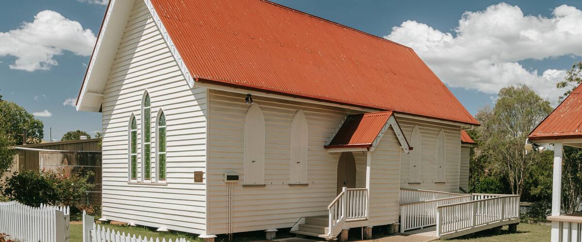 Ringsfield House and Museum showing a church or cathedral