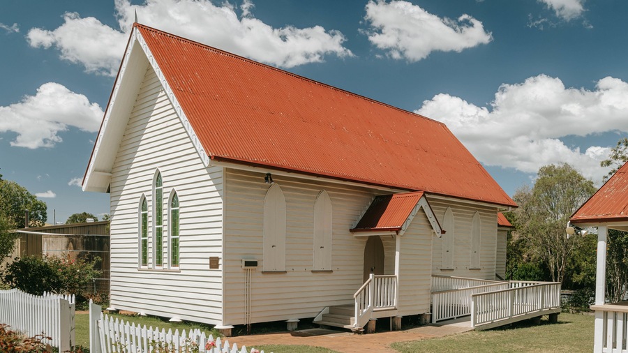 Ringsfield House and Museum showing a church or cathedral