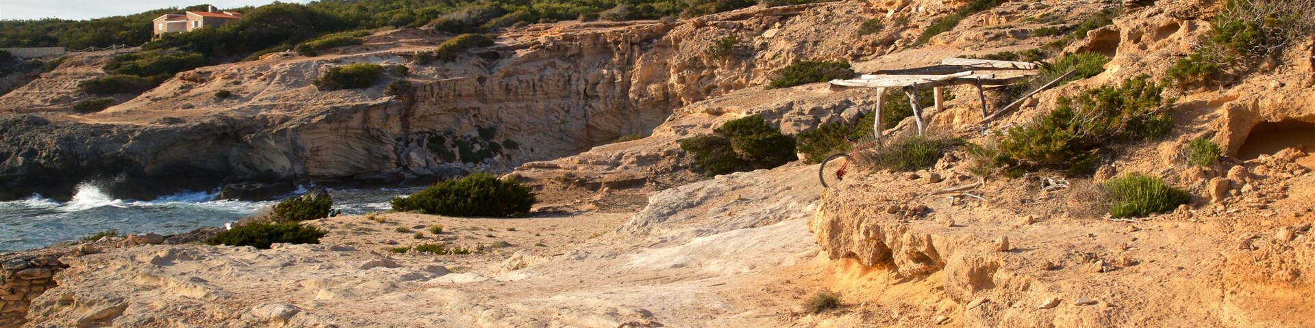 CalĂł des Mort showing rugged coastline and general coastal views