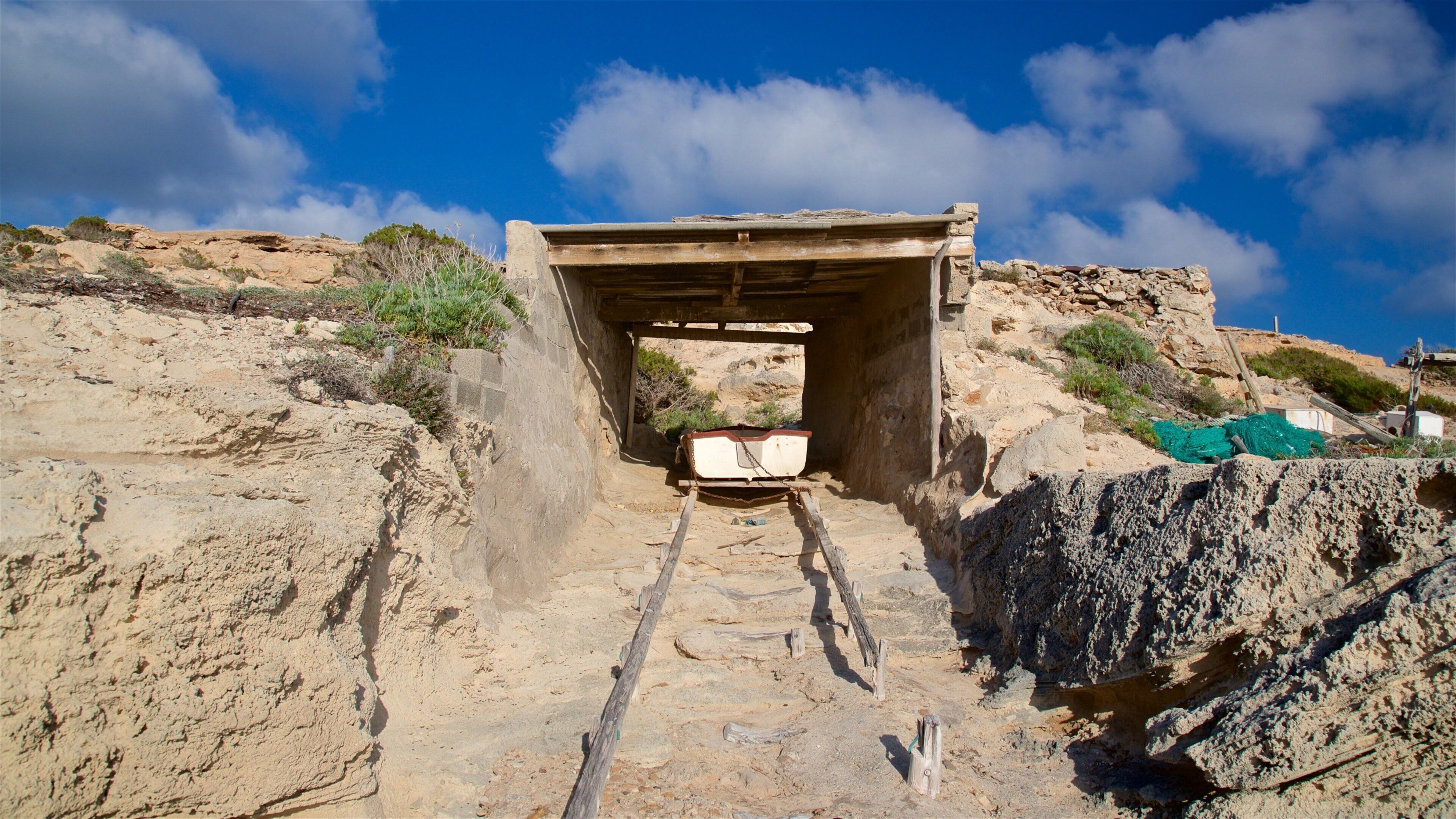 Caló des Mort which includes tranquil scenes