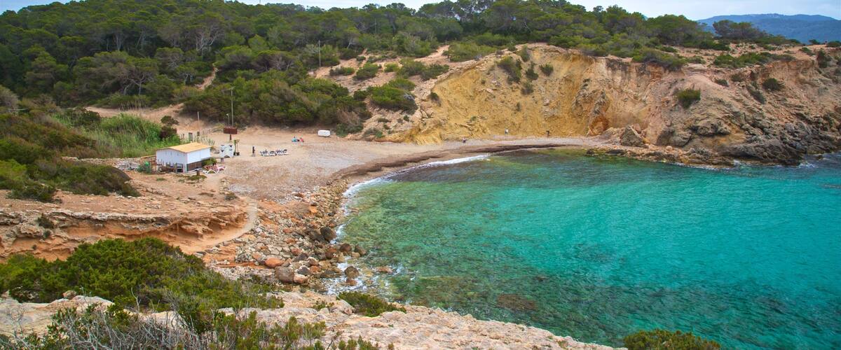 Cala Codolar showing general coastal views and rocky coastline