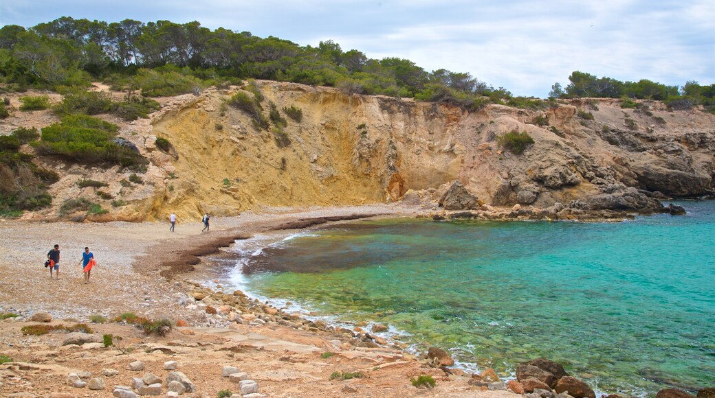 Cala Codolar showing general coastal views and rocky coastline