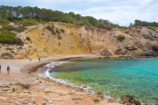 Cala Codolar showing general coastal views and rocky coastline
