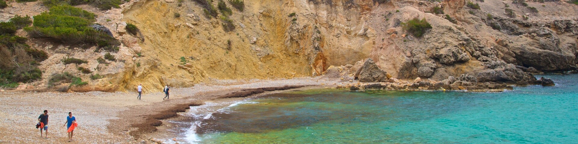 Cala Codolar showing general coastal views and rocky coastline