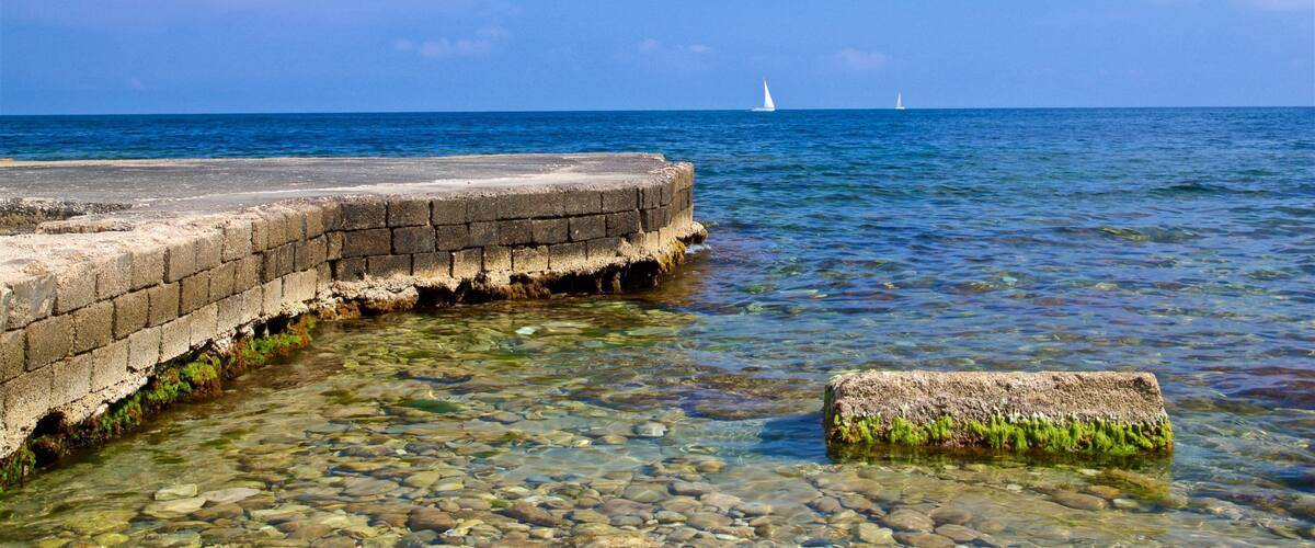 Cala Les Urques showing general coastal views