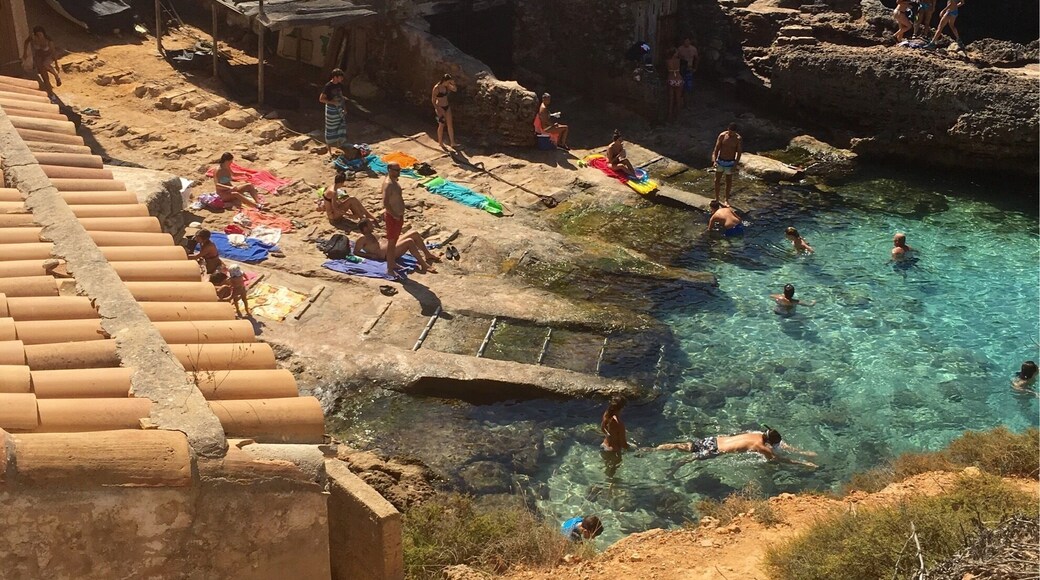 Bathing between houses and rocks :-)
#AquaTrove