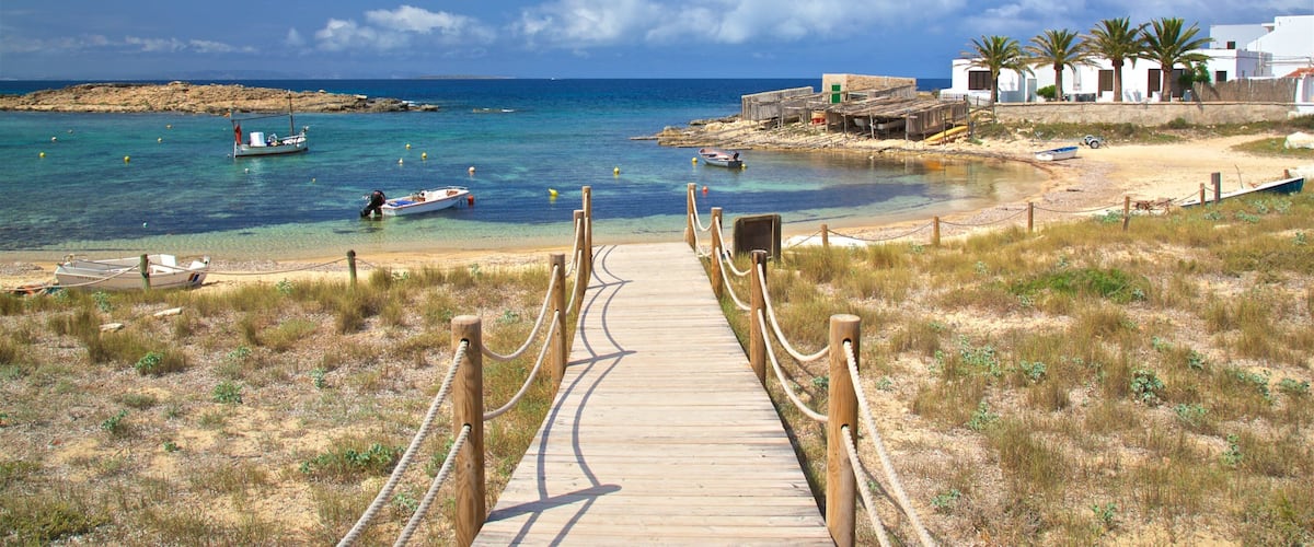 Punta Alta which includes general coastal views and a sandy beach