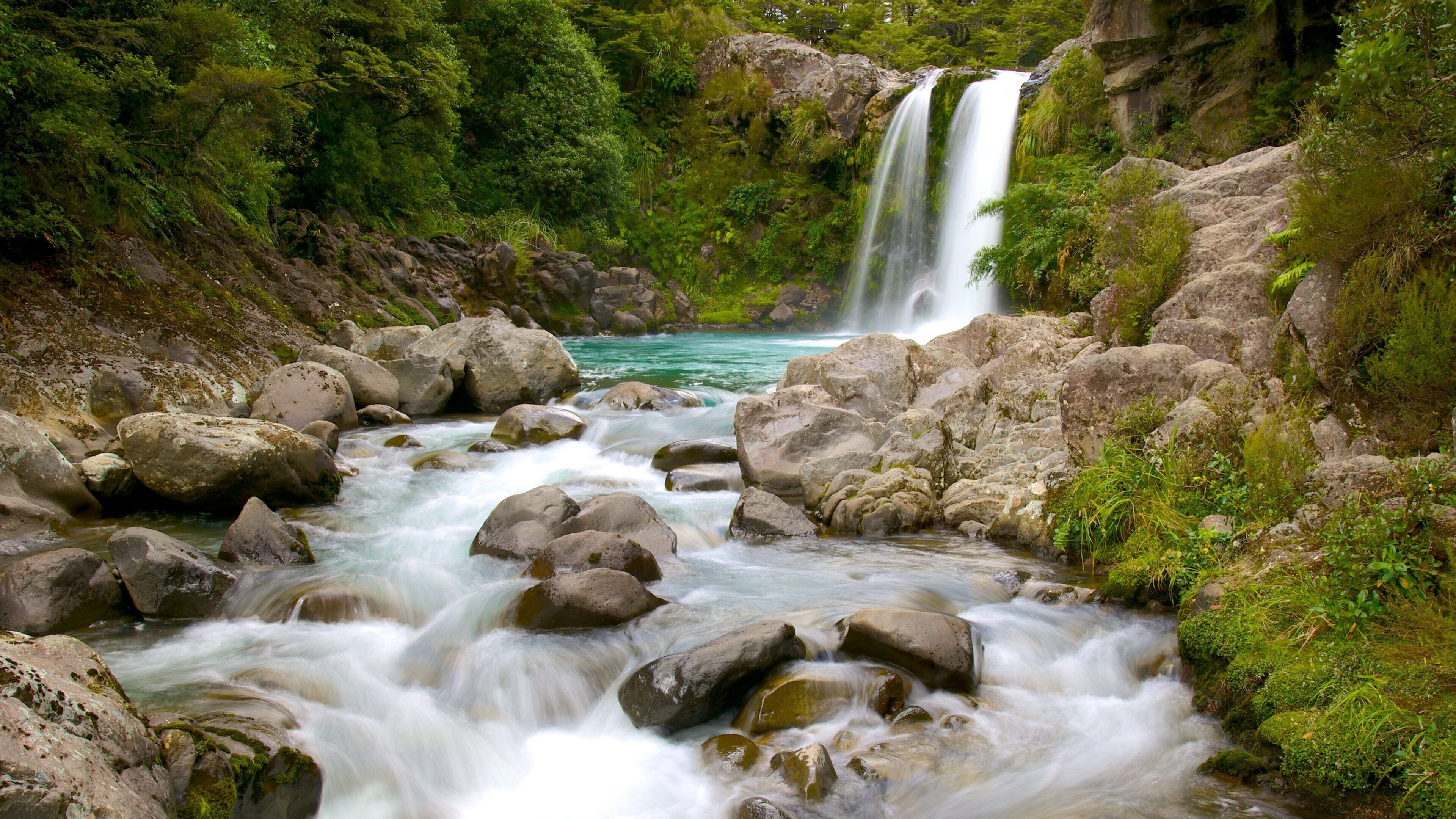Turangi das einen Fluss oder Bach