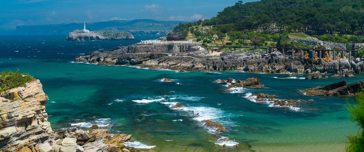 El Camello Beach, Mouro Island, Magdalena Peninsula, Santander Bay, Santander, Cantabria, Spain, Europe