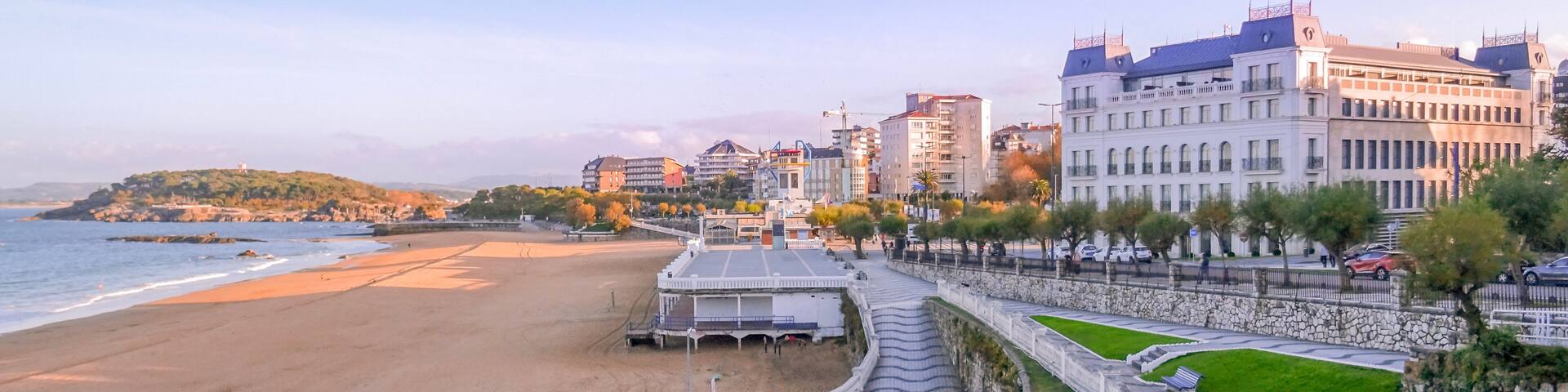 Views of the second beach of El Sardinero (segunda playa del Sardinero) and it's promenade with city historic buildings and the Magdalena peninsula at the back. City of Santander, Cantabria