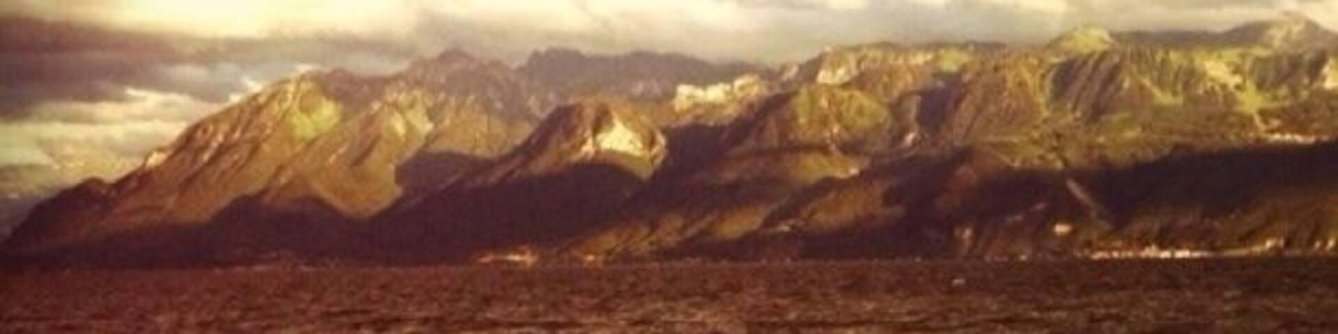 A storm was comin' and lake was mighty rough.