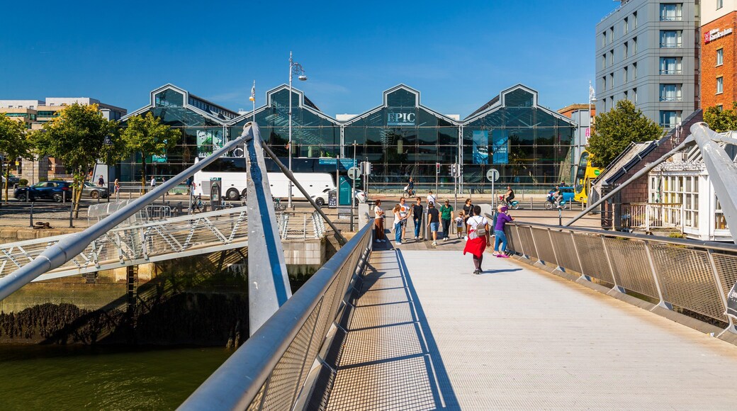EPIC The Irish Emigration Museum showing street scenes