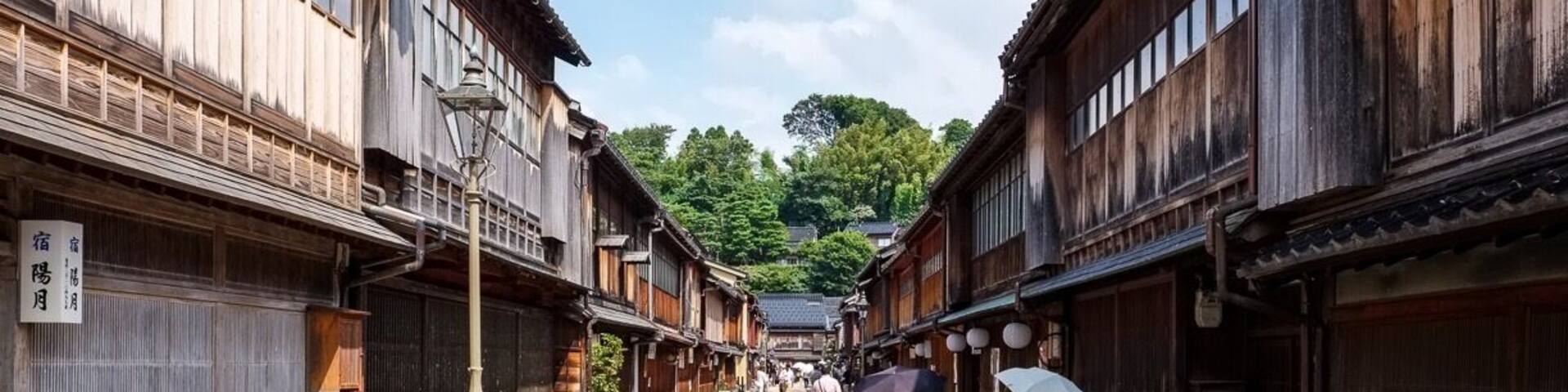 Higashi Chaya District, is known for its traditional tea houses and Geisha entertainment.
Tips: Kanazawa is a perfect day trip from Kyoto/Osaka. Be sure to buy a 1 day Kanazawa Loop Bus pass for 500 yen.
#LikeALocal
#bvsjapan