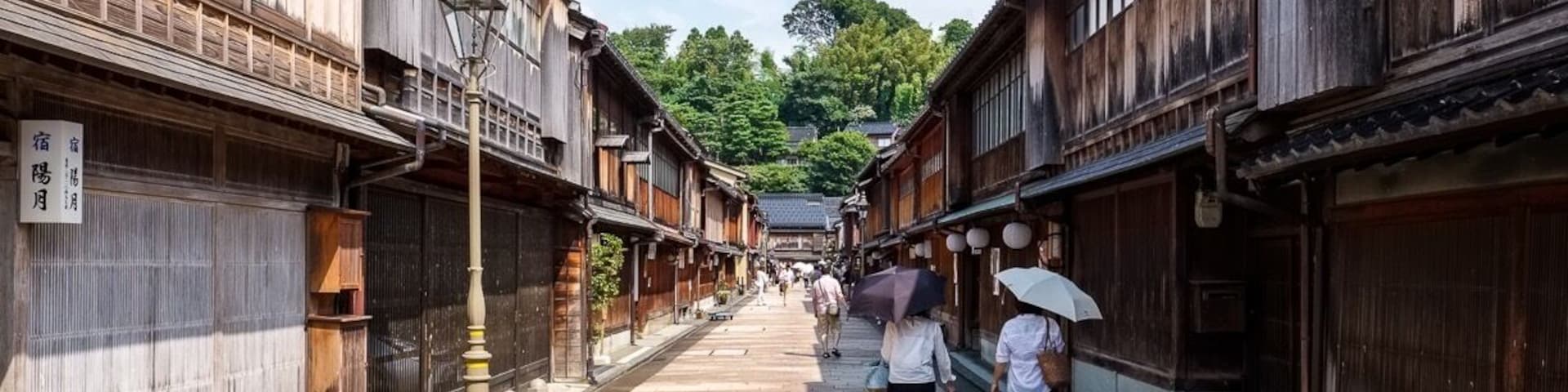 Higashi Chaya District, is known for its traditional tea houses and Geisha entertainment. 
Tips: Kanazawa is a perfect day trip from Kyoto/Osaka. Be sure to buy a 1 day Kanazawa Loop Bus pass for 500 yen. 
#LikeALocal
#bvsjapan