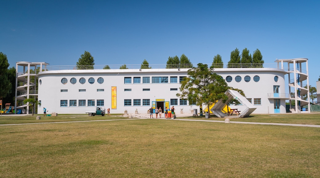 Acquario Di Cattolica showing a garden