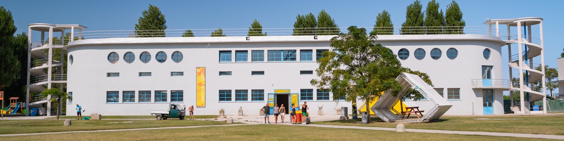 Acquario Di Cattolica showing a garden