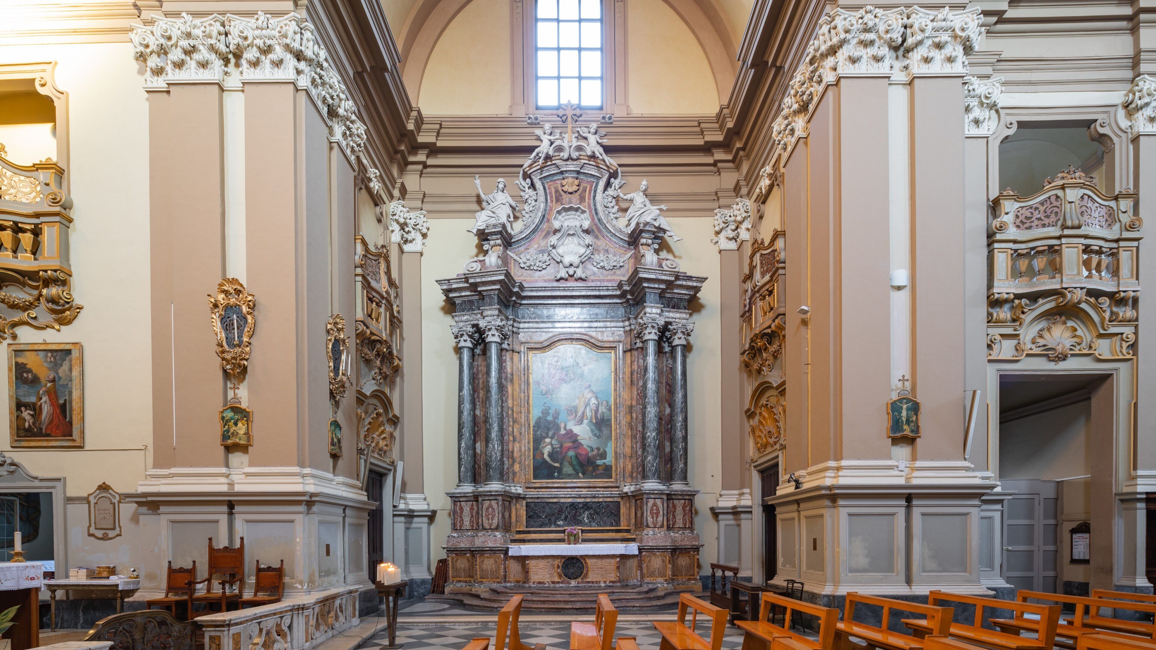 Domus del Chirurgo featuring a church or cathedral, heritage elements and interior views