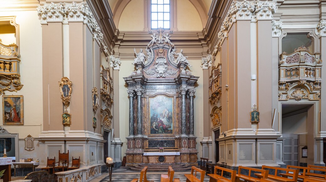 Domus del Chirurgo featuring a church or cathedral, heritage elements and interior views