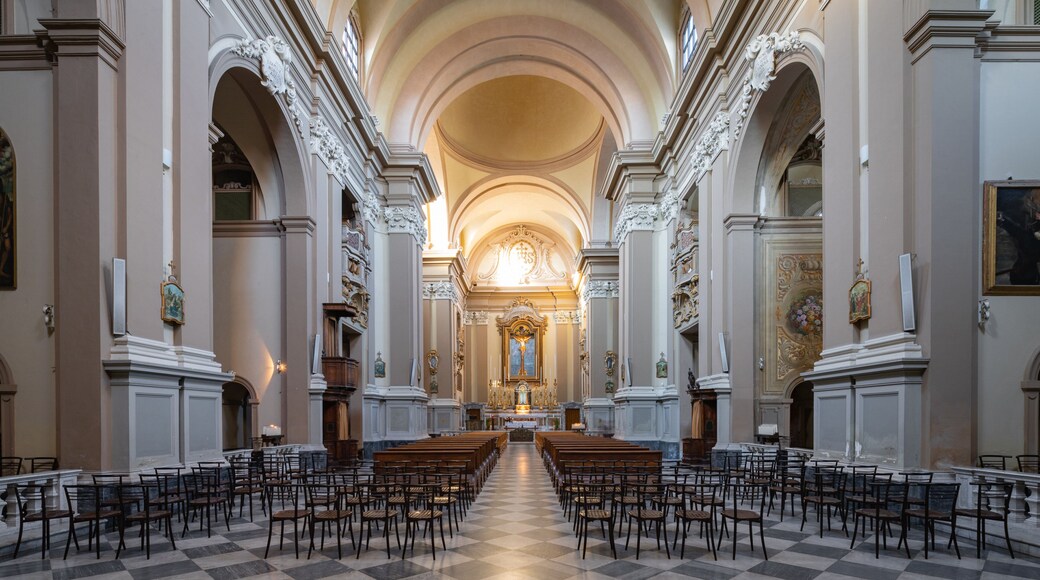 Domus del Chirurgo showing heritage elements, interior views and a church or cathedral
