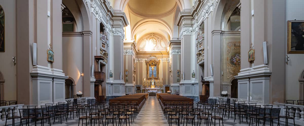 Domus del Chirurgo showing heritage elements, interior views and a church or cathedral