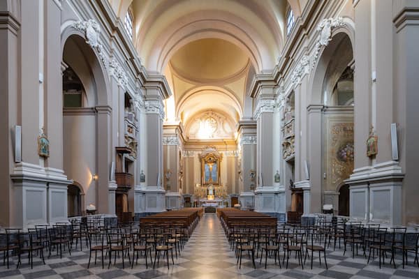 Domus del Chirurgo showing heritage elements, interior views and a church or cathedral