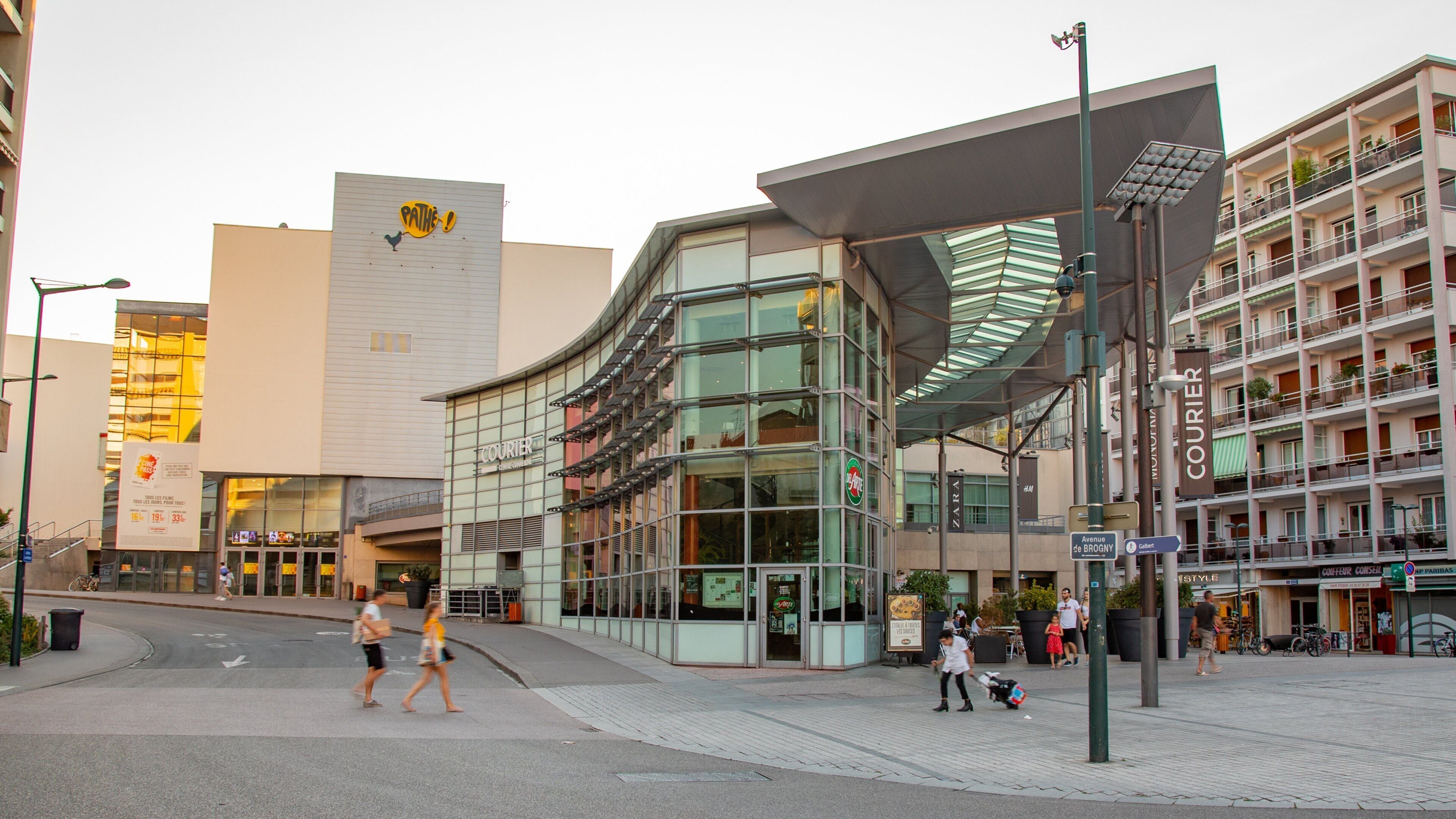 Centre Commercial Courier