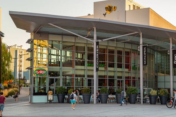 Centre Commercial Courier