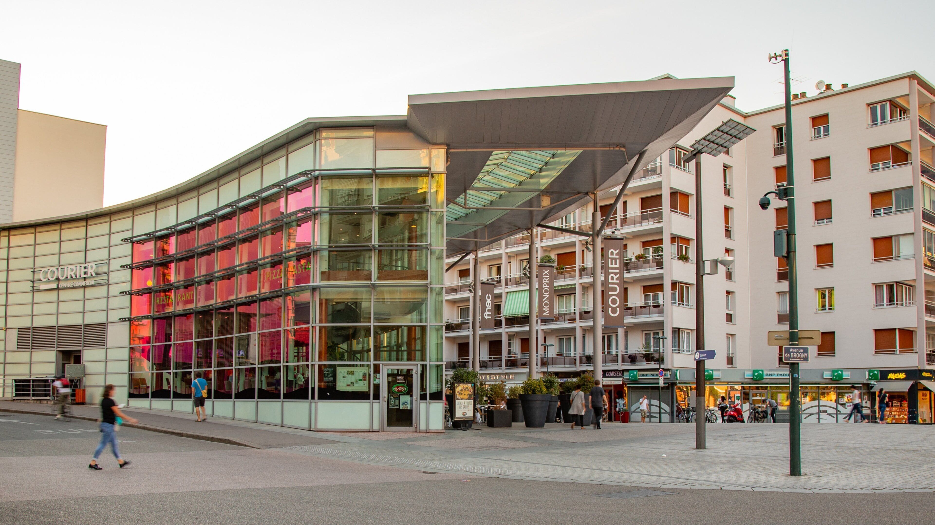 Centre Commercial Courier