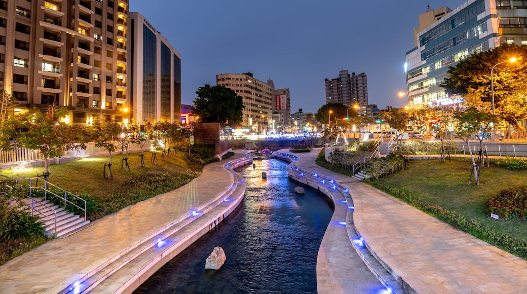Night of Lyu Chuan Riverwalk Waterway walk in Taichung, Taiwan