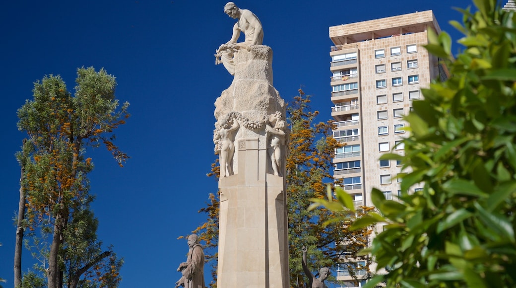 Parque de Canalejas showing outdoor art and a statue or sculpture