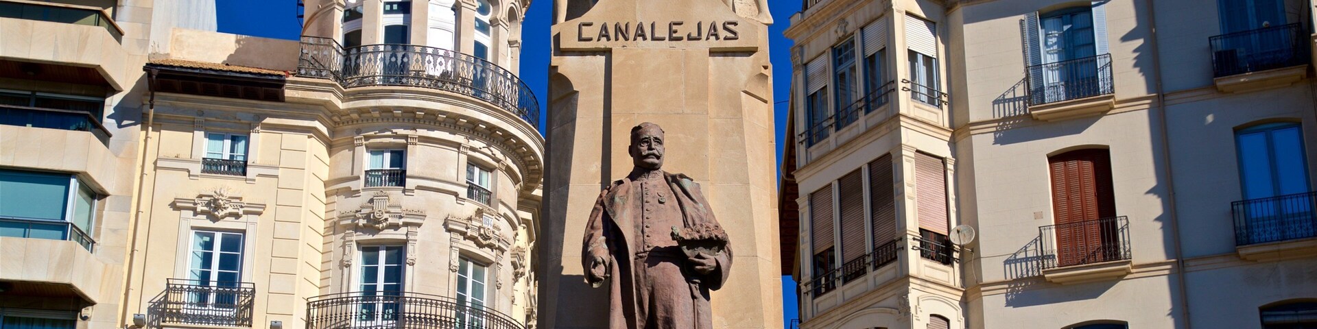 Parque de Canalejas showing a statue or sculpture