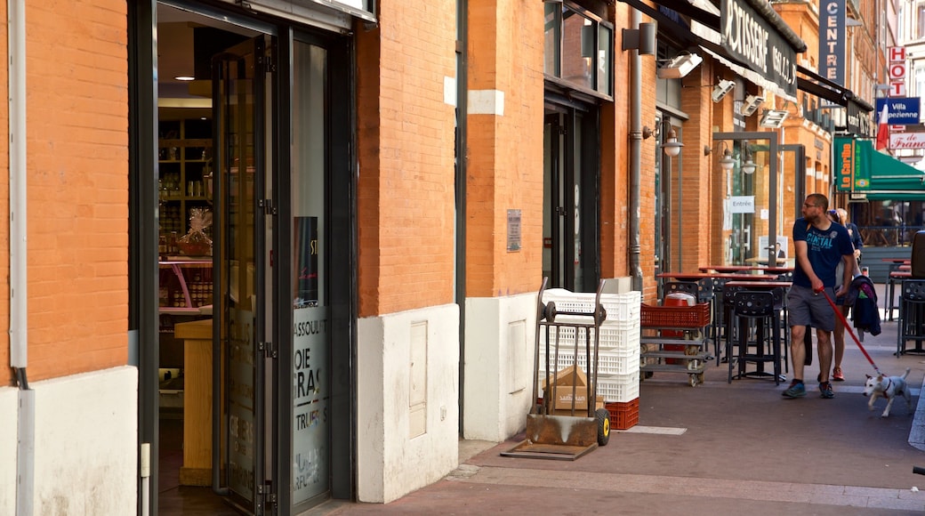 Quartier Victor Hugo montrant animaux domestiques ou inoffensifs et scĂšnes de rue aussi bien que homme