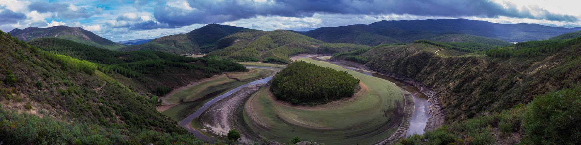 Meander of the Alagon River, known as Melero Meander in Las Hurdes, Extremadura (Spain)