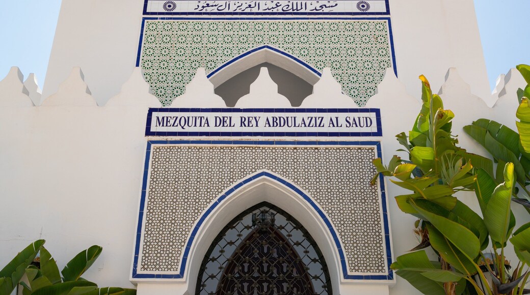 King Abdul Aziz Mosque featuring signage and heritage elements