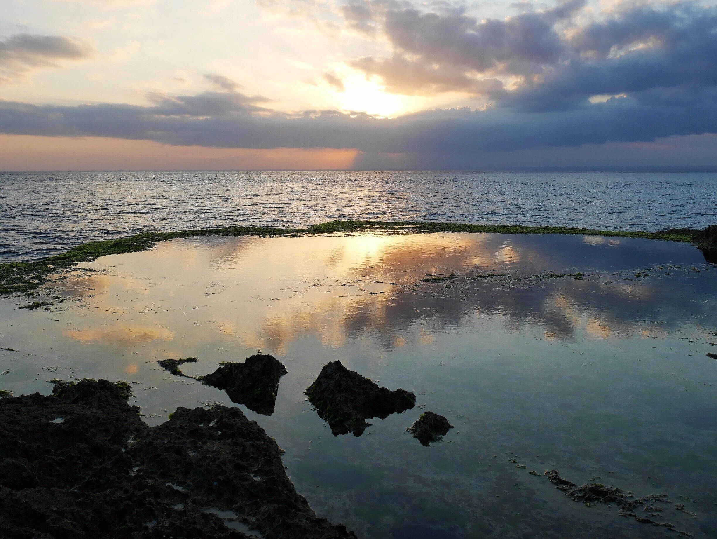 Nusa Lembongan has plenty of great sunset spots, but Devil's Tear takes the cake for dramatic scenery.