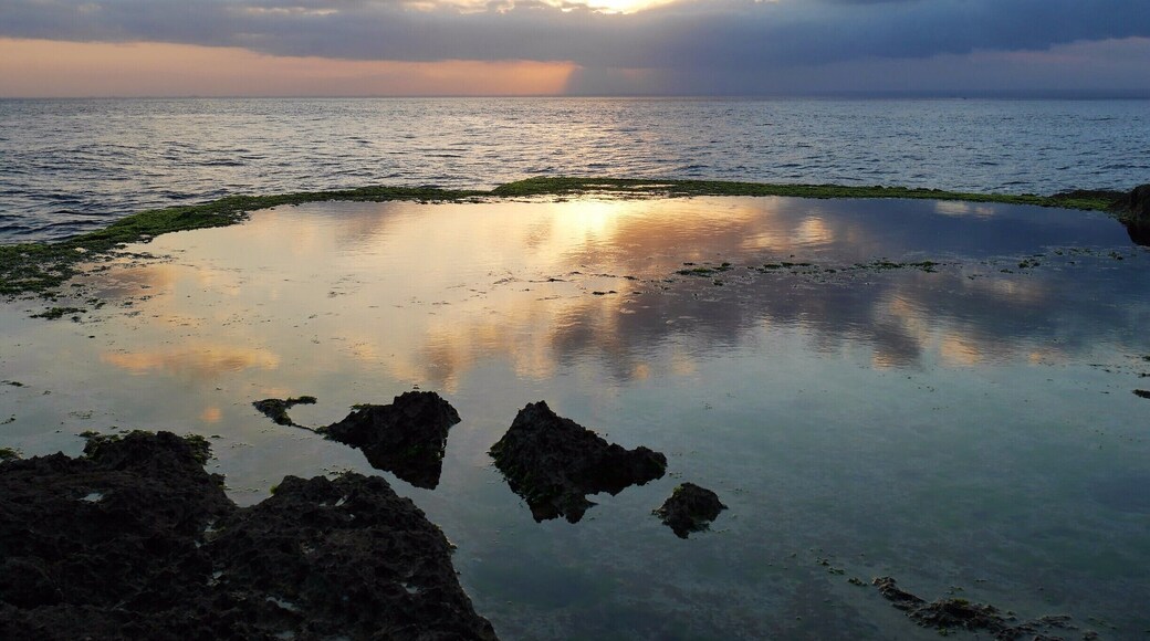 Nusa Lembongan has plenty of great sunset spots, but Devil's Tear takes the cake for dramatic scenery.