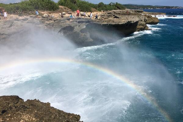 Devil's tear, Nusa Lembagon! Majestic waves hitting rocks with a spectacular rainbow ! Visual delight! #blue #devilstear #nusalembagon #naturesdelight