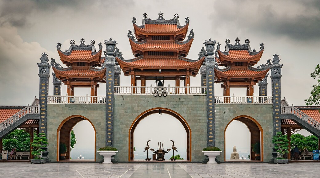 Uong Bi, Quang Ninh, Vietnam: Va Bang Pagoda