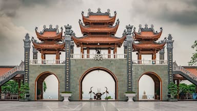 Uong Bi, Quang Ninh, Vietnam: Va Bang Pagoda